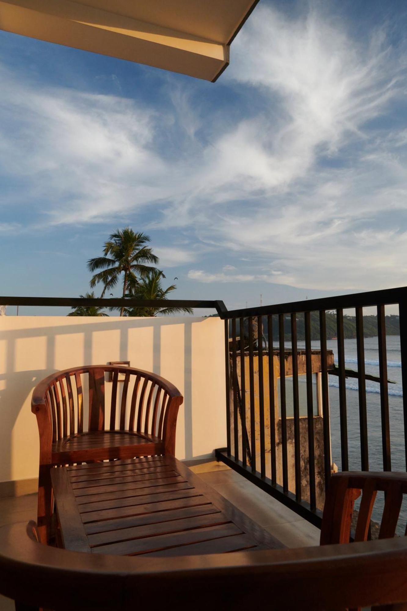 Kings Bay Beach Resort Galle Exteriör bild