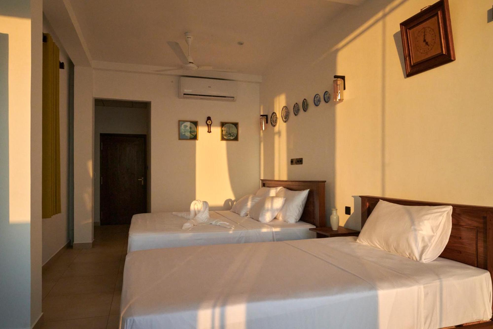 Kings Bay Beach Resort Galle Exteriör bild