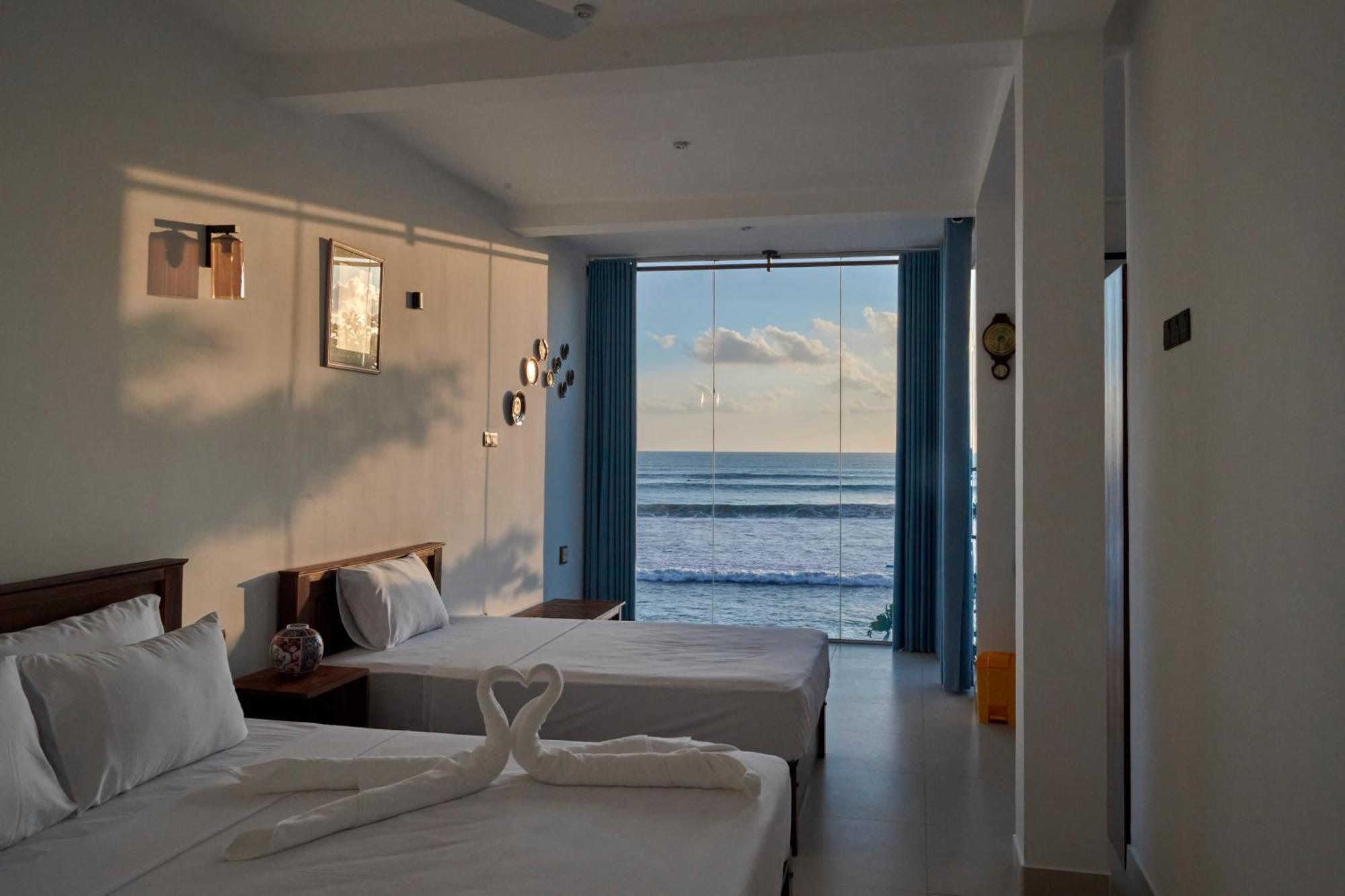 Kings Bay Beach Resort Galle Exteriör bild