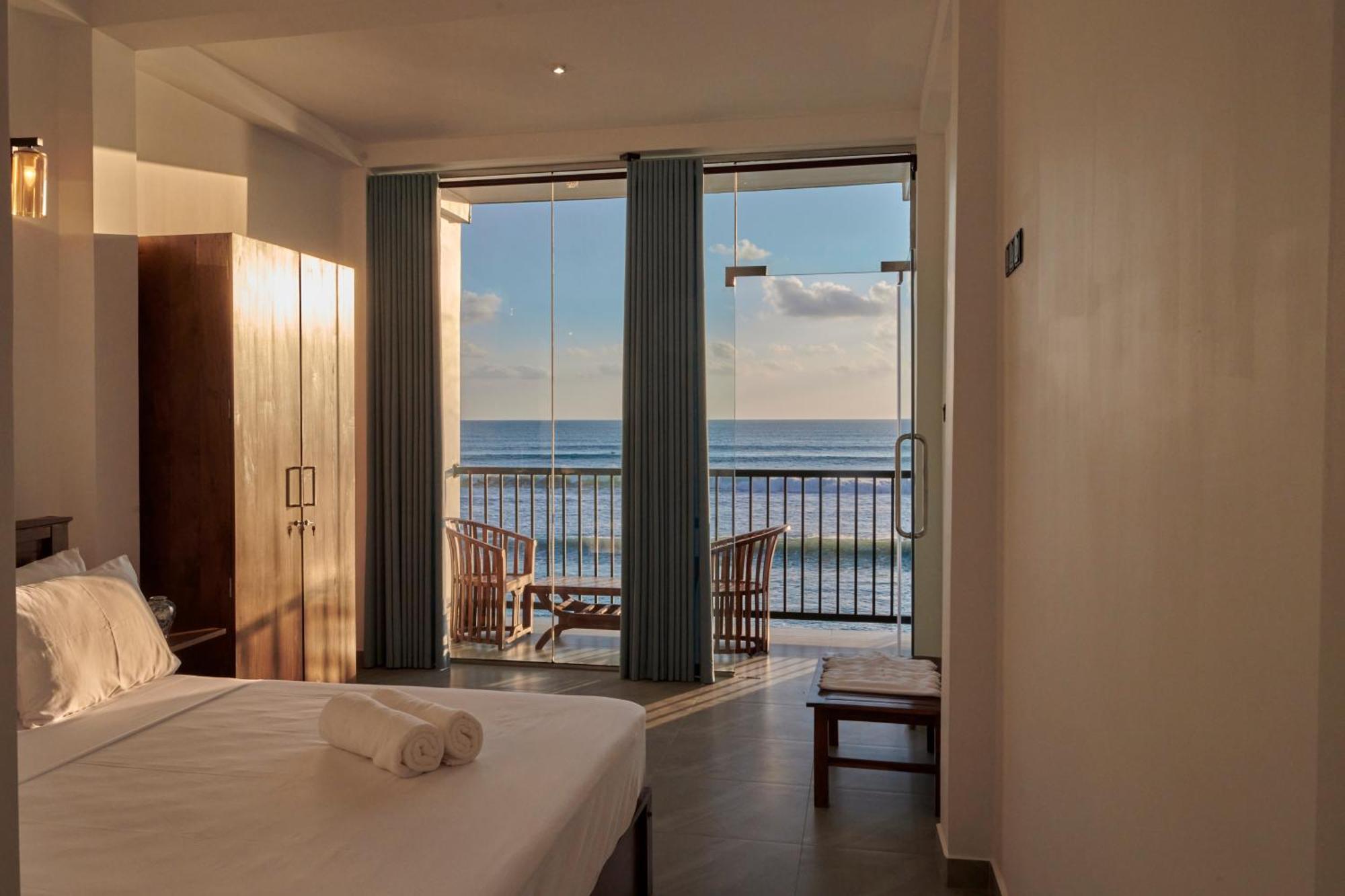 Kings Bay Beach Resort Galle Exteriör bild