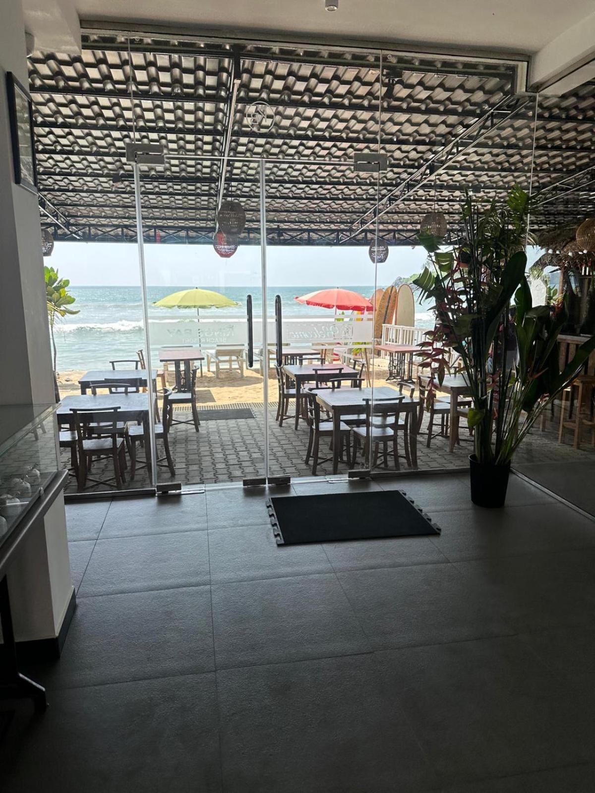 Kings Bay Beach Resort Galle Exteriör bild