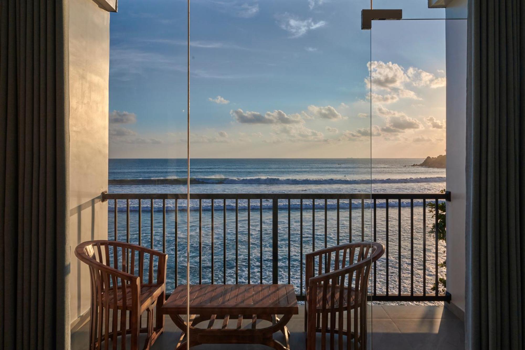Kings Bay Beach Resort Galle Exteriör bild