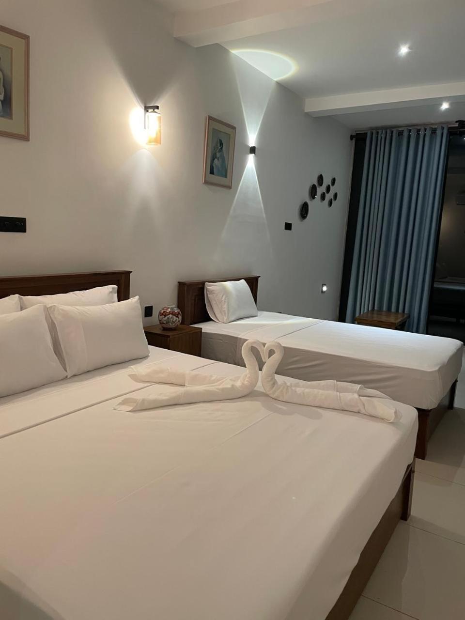 Kings Bay Beach Resort Galle Exteriör bild