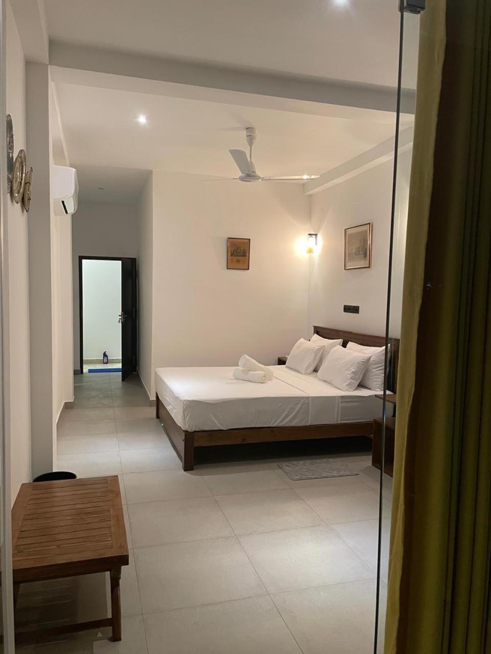 Kings Bay Beach Resort Galle Exteriör bild