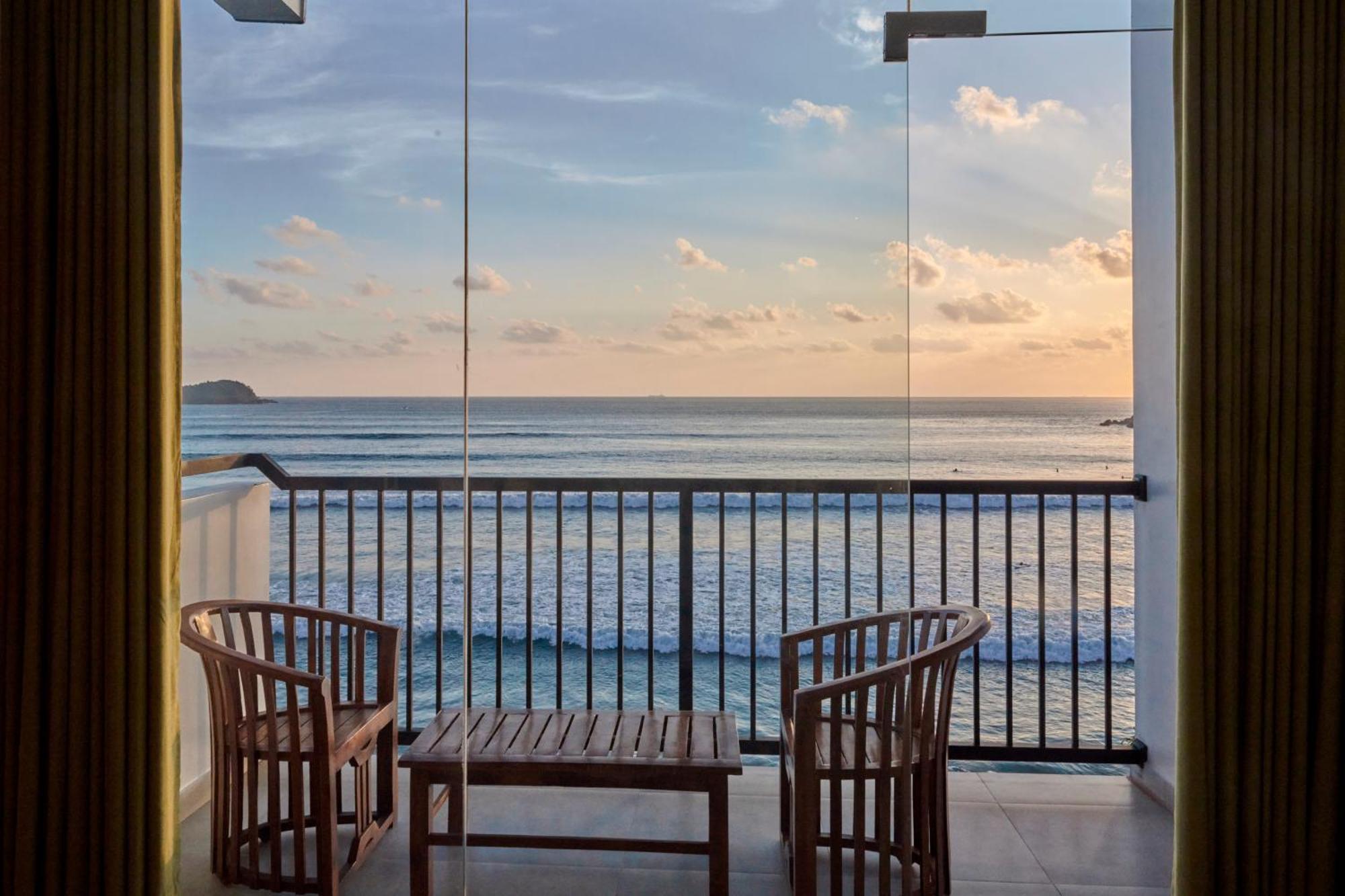 Kings Bay Beach Resort Galle Exteriör bild