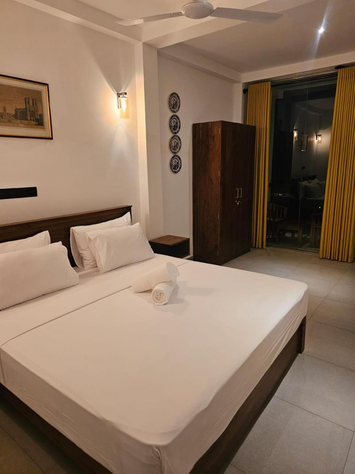 Kings Bay Beach Resort Galle Exteriör bild