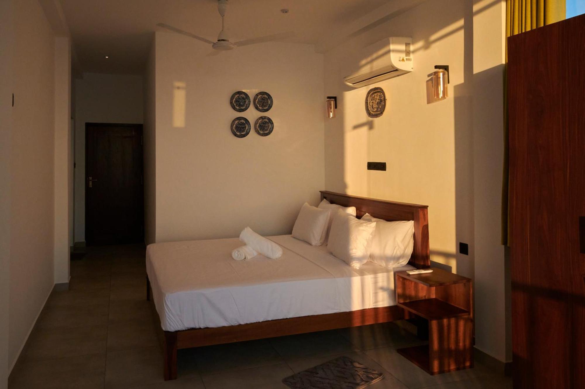 Kings Bay Beach Resort Galle Exteriör bild