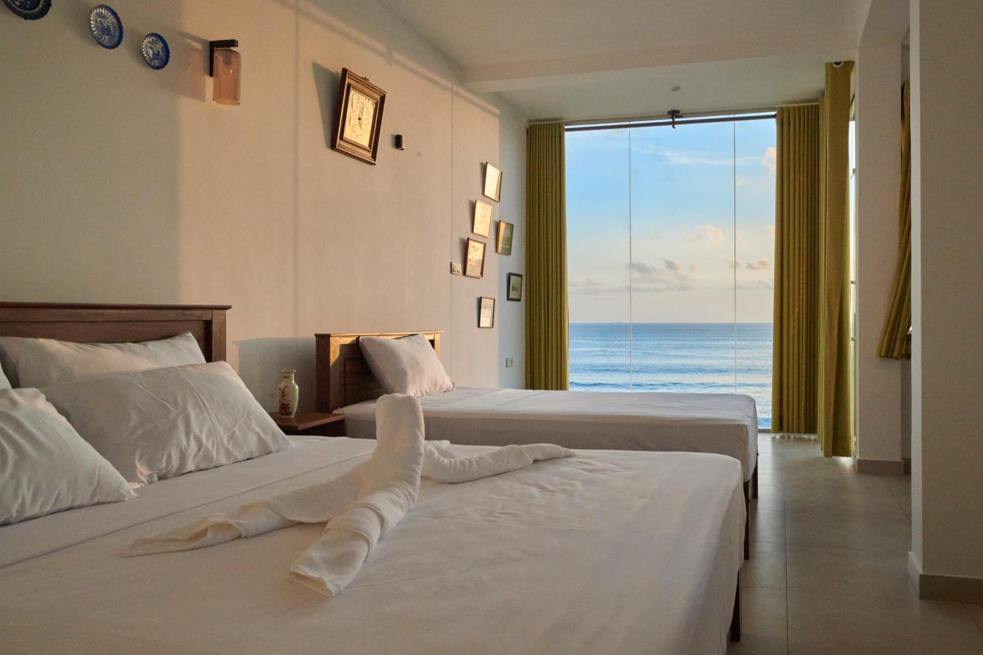 Kings Bay Beach Resort Galle Exteriör bild